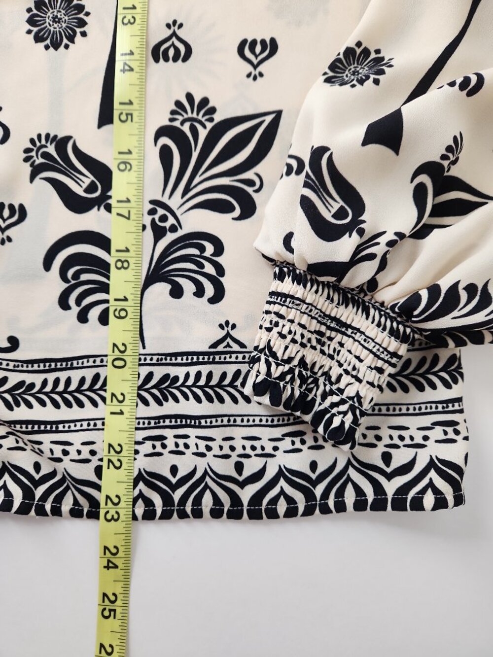 CABI Marrakesh Blouse Cream Black palm tropical floral borders  Sz M #6625 - Picture 10 of 13